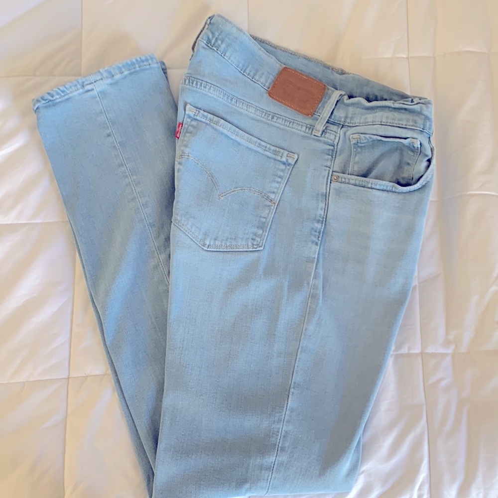 Levi’s Premium Denim 724 High Rise Straight Light Wash Jeans W30L30